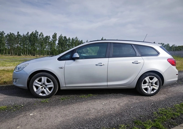 Opel Astra cena 16900 przebieg: 258000, rok produkcji 2011 z Sieradz małe 277